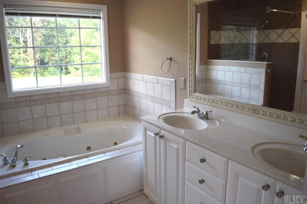 1192 James Farm Road Hickory, NC 28602 - Photo 9 of 25 Gallery Image 9