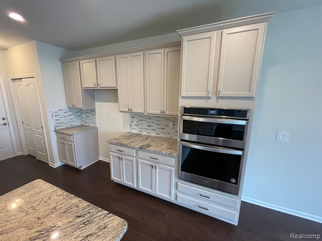 43545 Prospect Lane Novi, MI 48375 - Photo 6 of 22