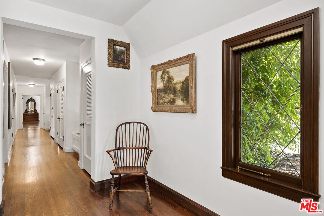 201 North Rossmore Avenue Los Angeles, CA 90004 - Photo 14 of 34
