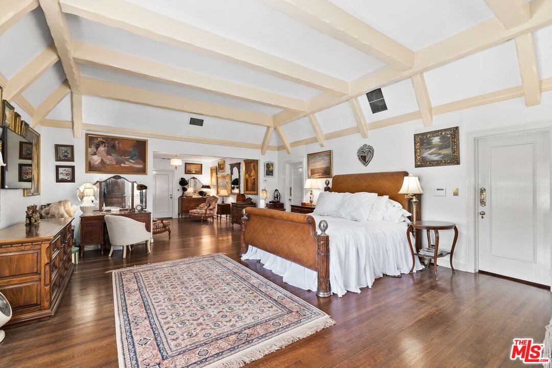 201 North Rossmore Avenue Los Angeles, CA 90004 - Photo 15 of 34