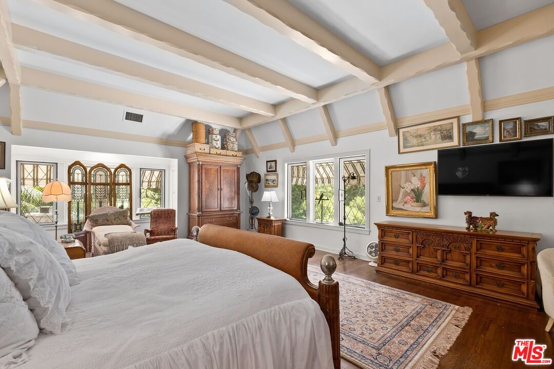 201 North Rossmore Avenue Los Angeles, CA 90004 - Photo 16 of 34