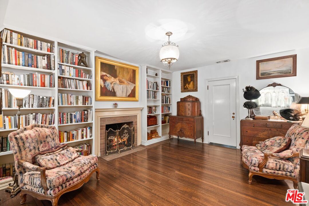 201 North Rossmore Avenue Los Angeles, CA 90004 - Photo 17 of 34