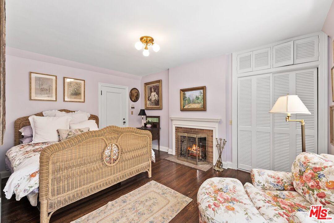 201 North Rossmore Avenue Los Angeles, CA 90004 - Photo 19 of 34