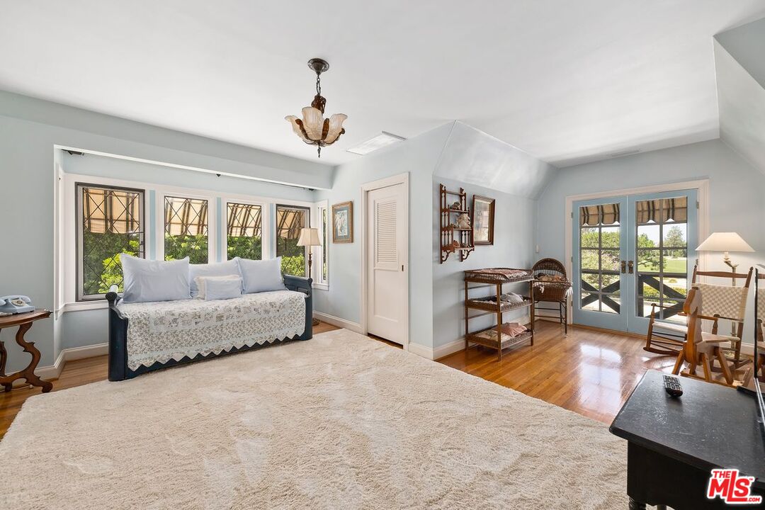 201 North Rossmore Avenue Los Angeles, CA 90004 - Photo 22 of 34