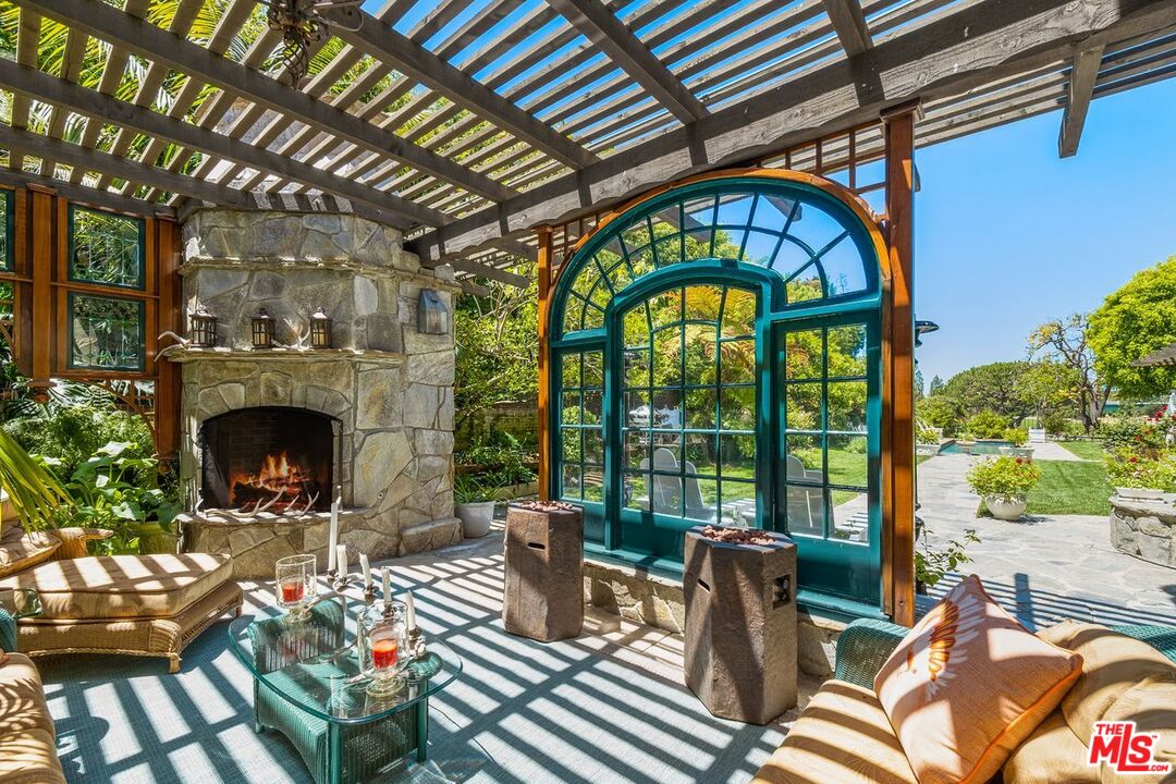 201 North Rossmore Avenue Los Angeles, CA 90004 - Photo 25 of 34