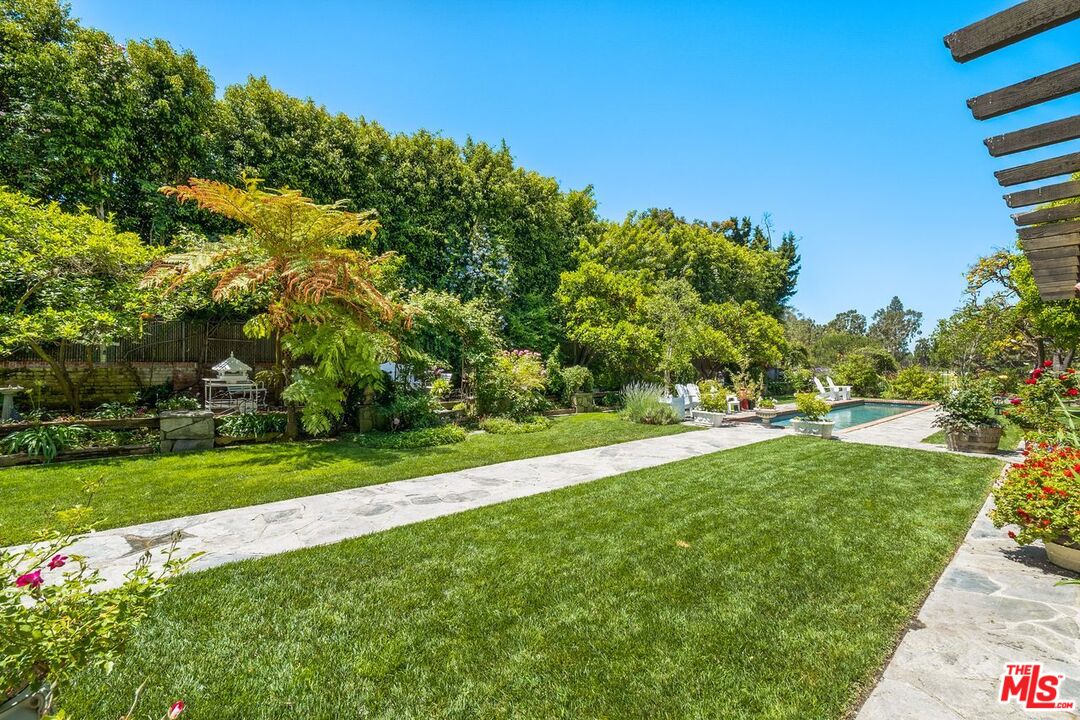 201 North Rossmore Avenue Los Angeles, CA 90004 - Photo 27 of 34