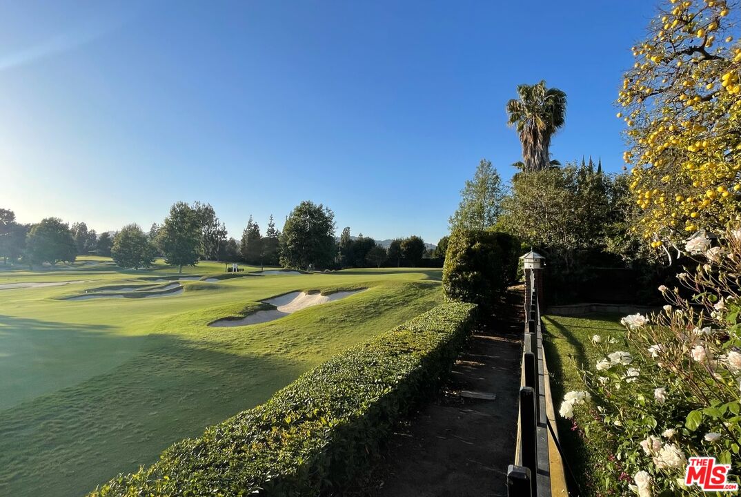 201 North Rossmore Avenue Los Angeles, CA 90004 - Photo 33 of 34