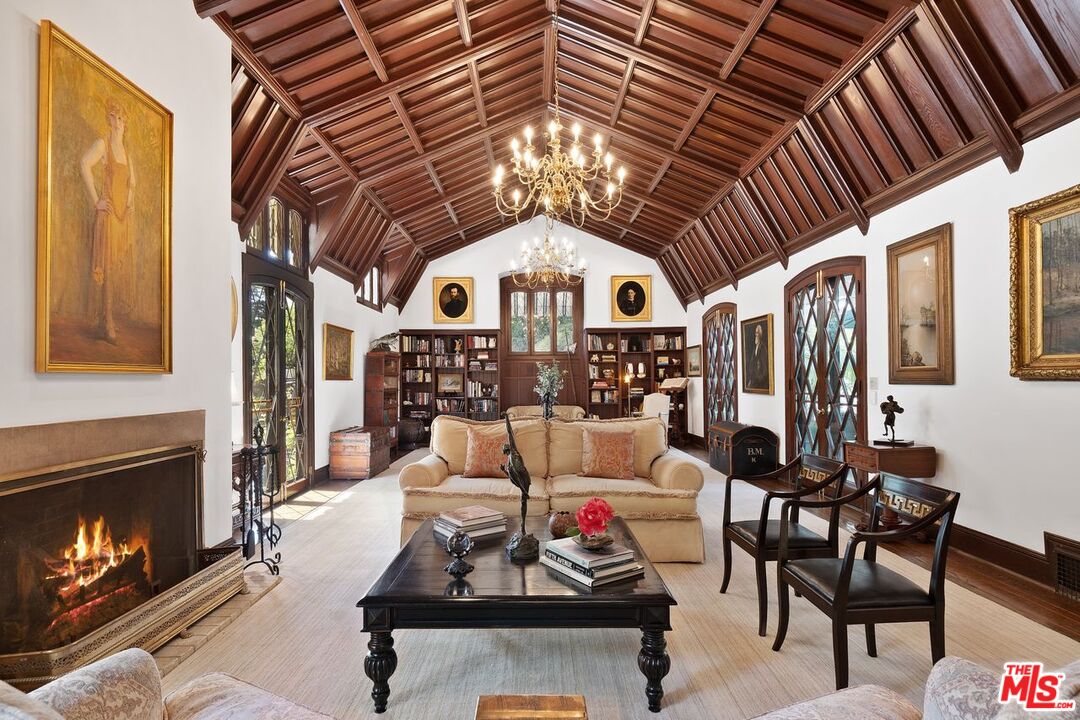 201 North Rossmore Avenue Los Angeles, CA 90004 - Photo 4 of 34