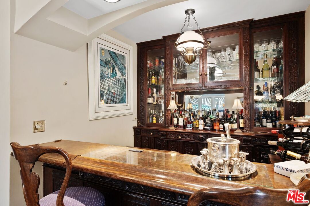 201 North Rossmore Avenue Los Angeles, CA 90004 - Photo 6 of 34