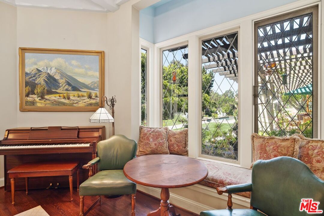 201 North Rossmore Avenue Los Angeles, CA 90004 - Photo 8 of 34