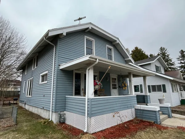 $216,000 | 924 North 8th Street, Manitowoc, WI 54220