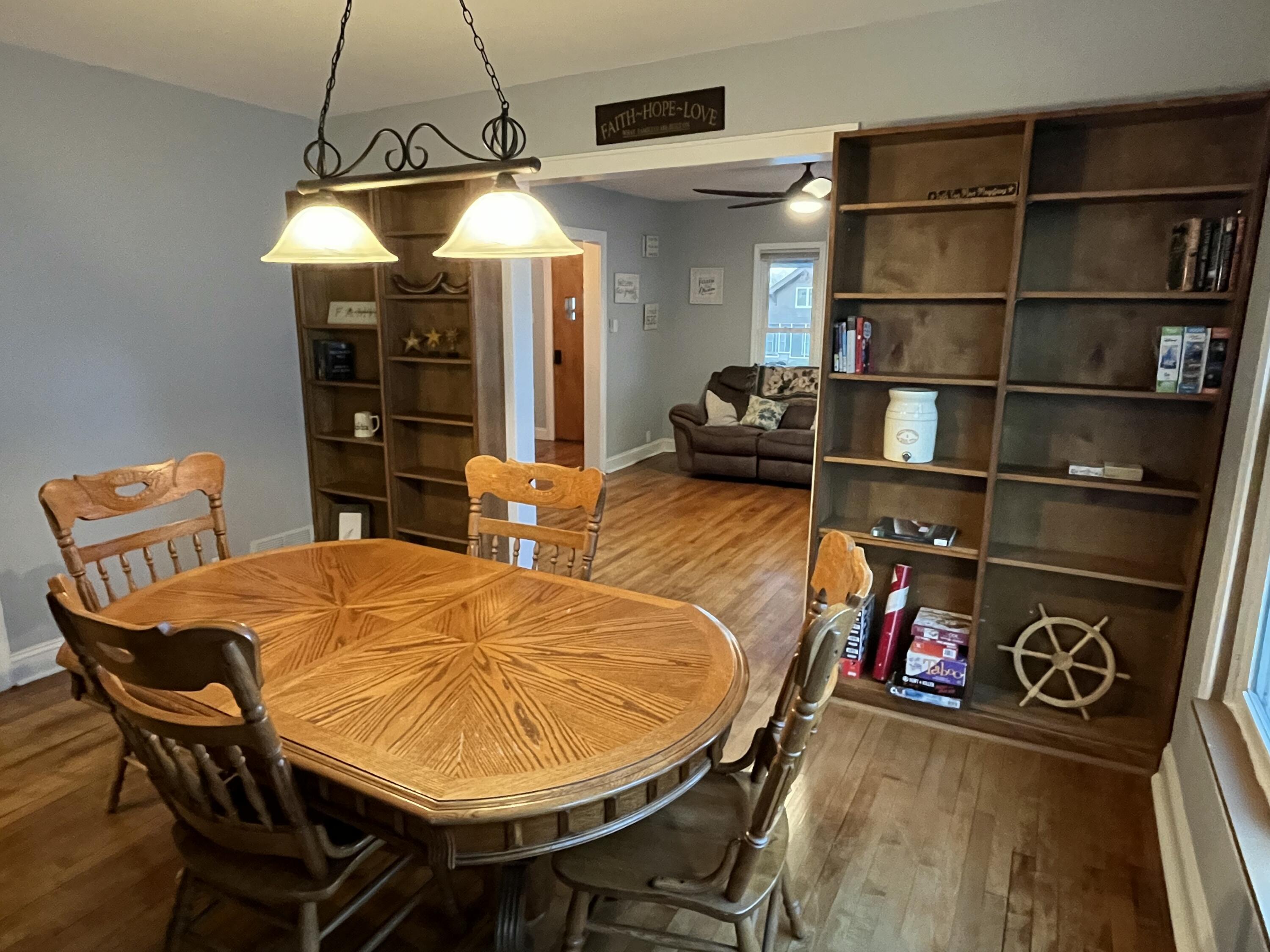 924 North 8th Street Manitowoc, WI 54220 - Photo 11 of 32 Dinning Room