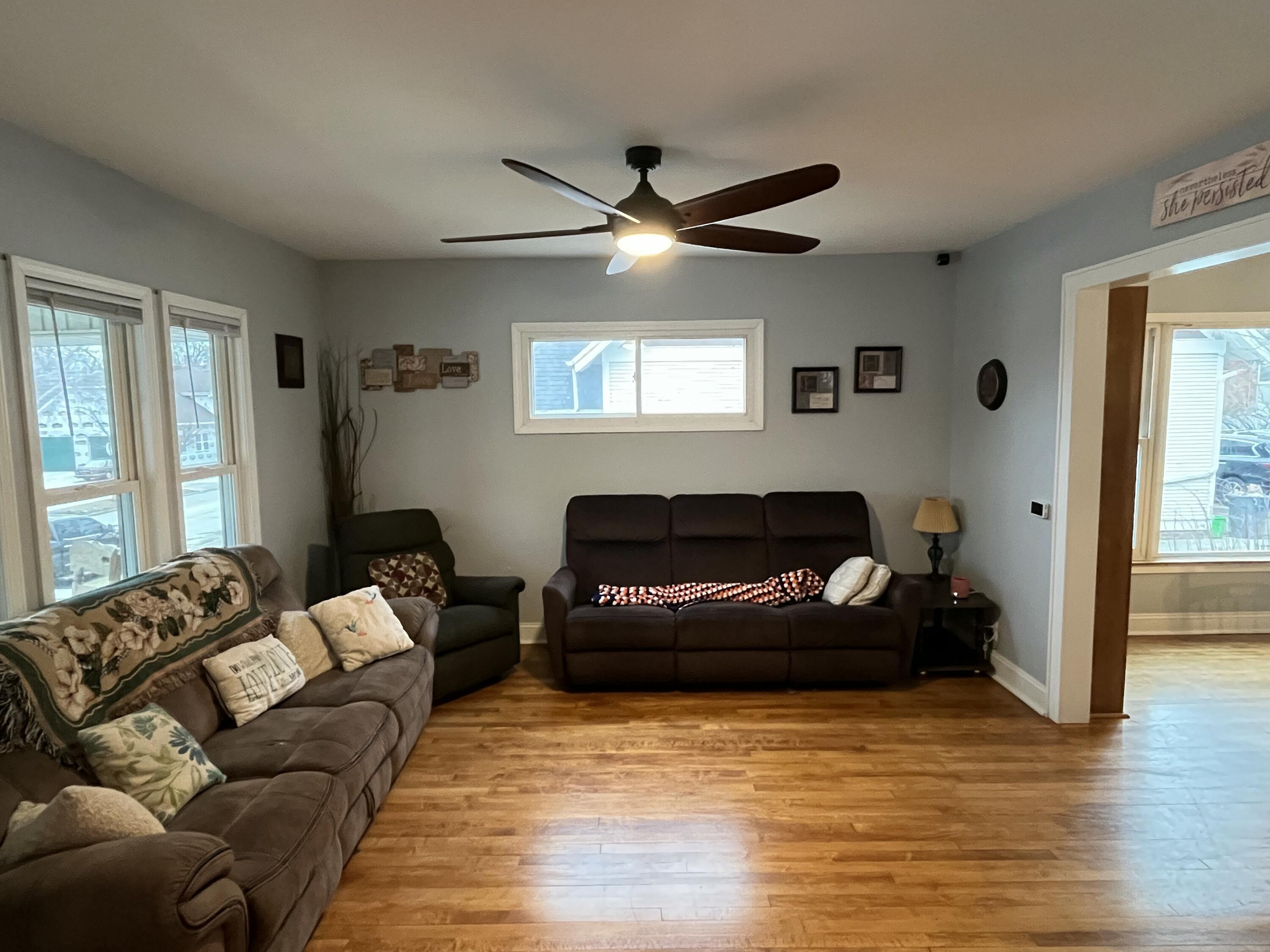 924 North 8th Street Manitowoc, WI 54220 - Photo 13 of 32 Living Room