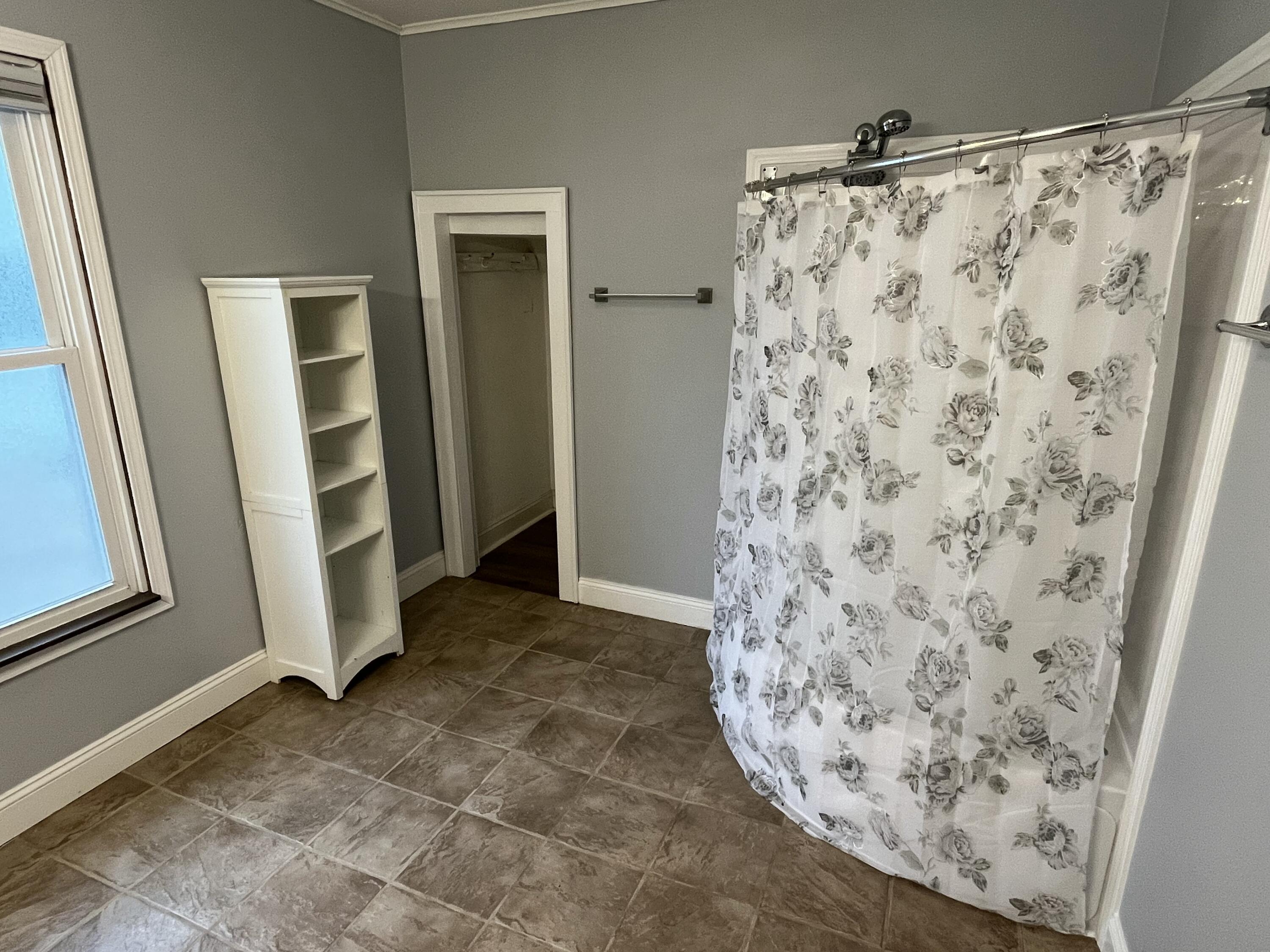 924 North 8th Street Manitowoc, WI 54220 - Photo 16 of 32 Lower Bathroom