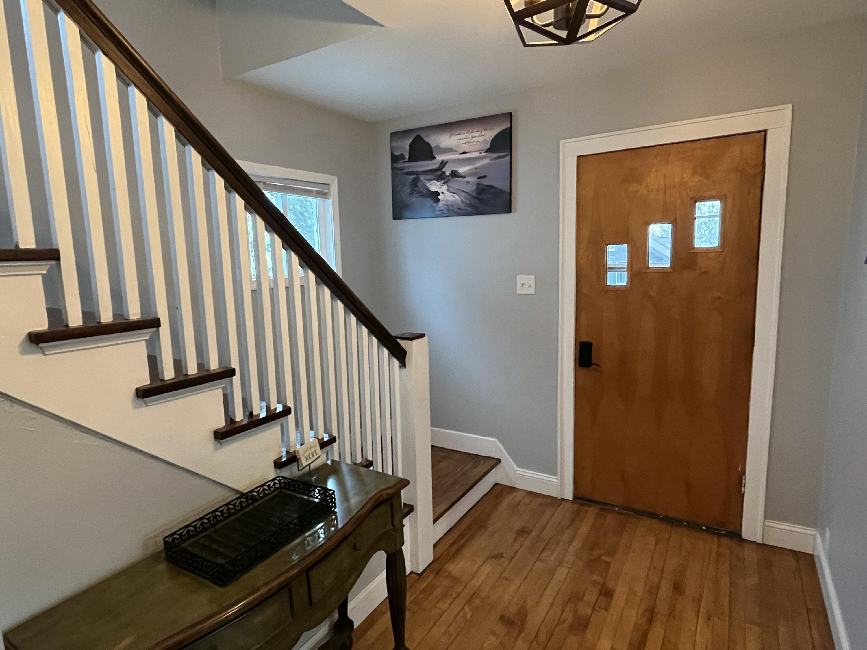 924 North 8th Street Manitowoc, WI 54220 - Photo 18 of 32 Foyer