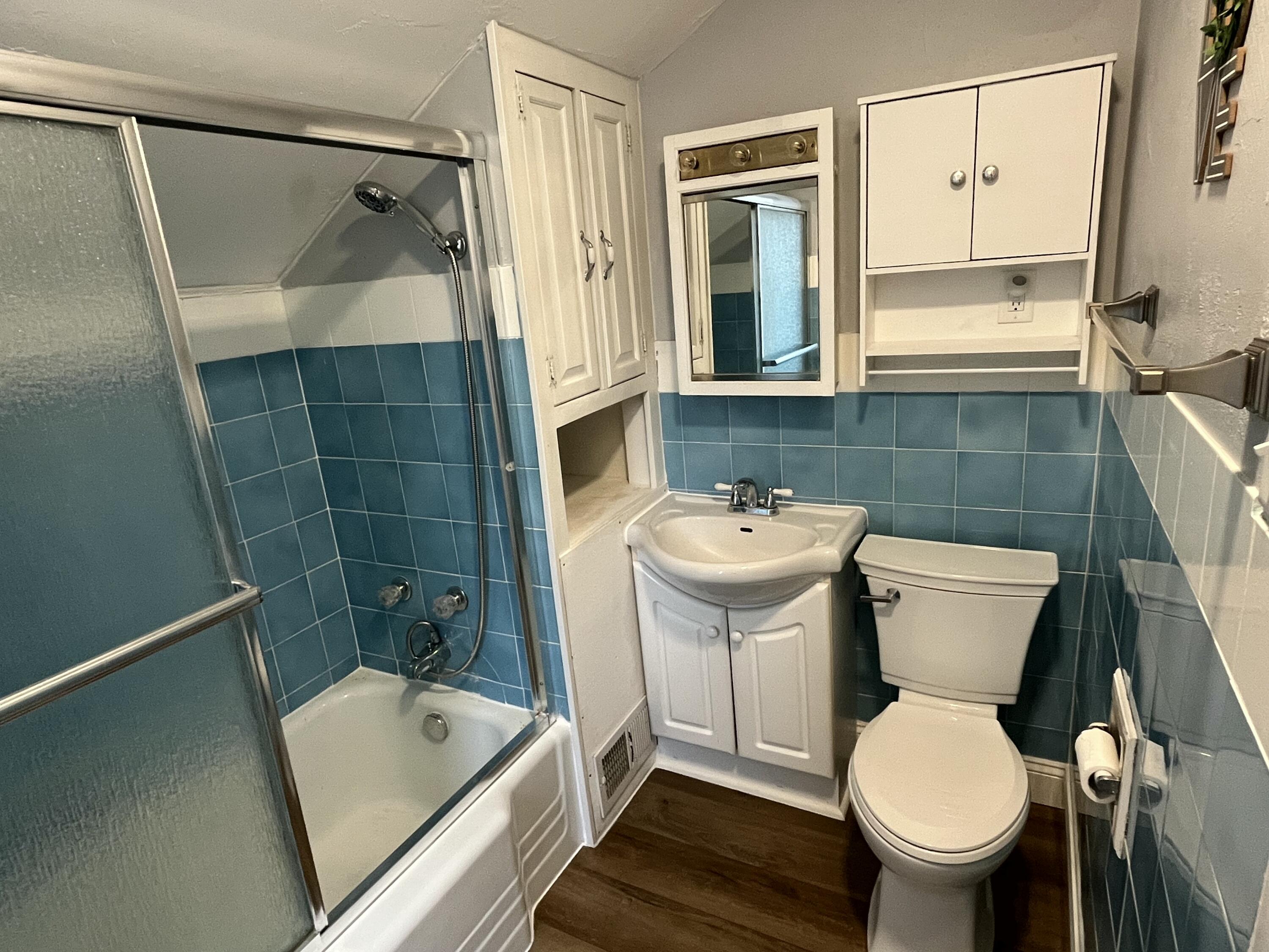 924 North 8th Street Manitowoc, WI 54220 - Photo 28 of 32 Upstairs Bathroom