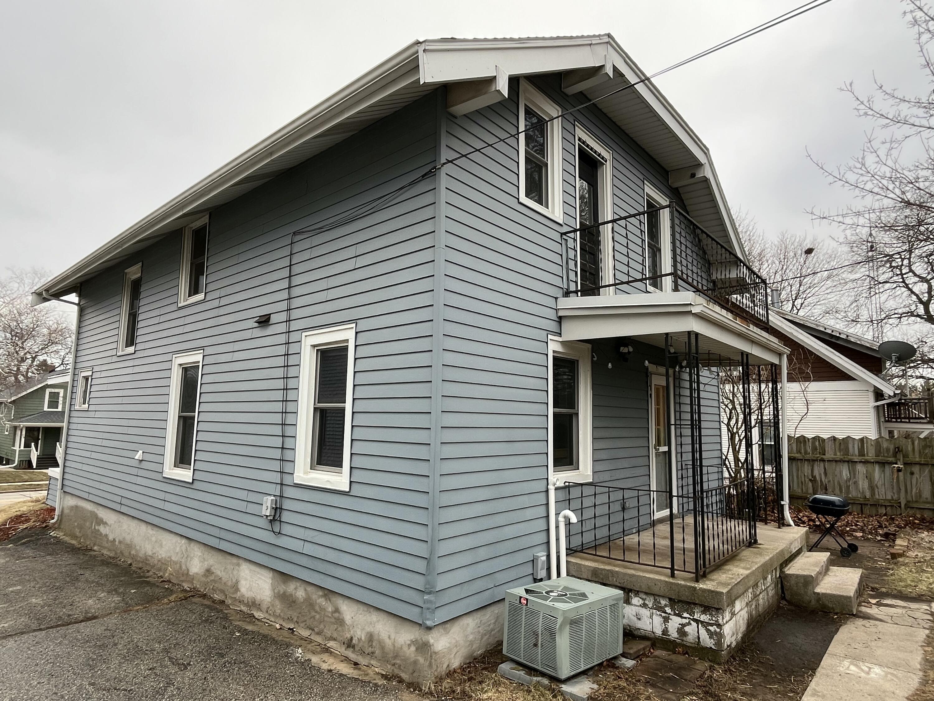 924 North 8th Street Manitowoc, WI 54220 - Photo 4 of 32 Exterior