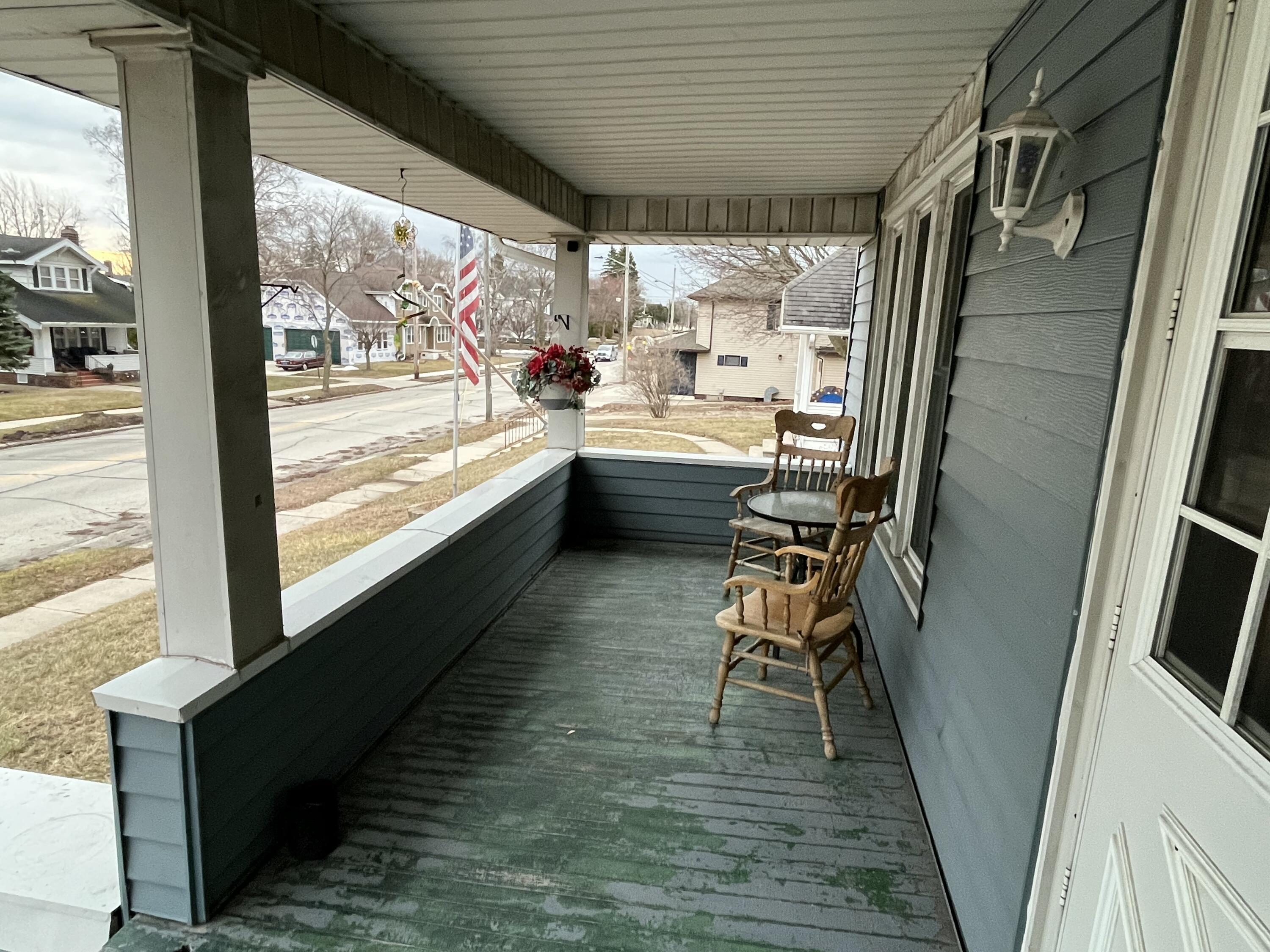 924 North 8th Street Manitowoc, WI 54220 - Photo 5 of 32 Exterior Porch