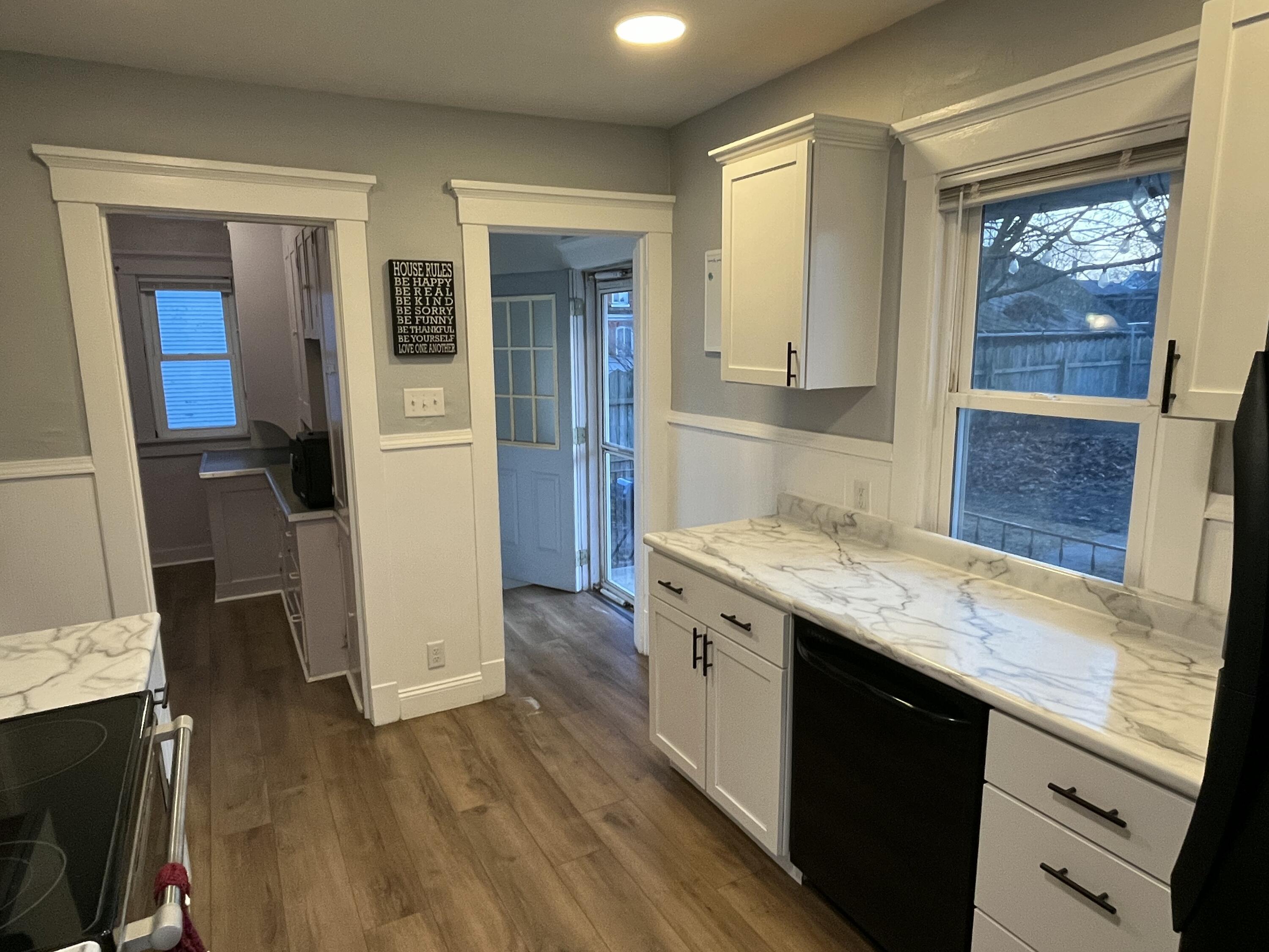 924 North 8th Street Manitowoc, WI 54220 - Photo 8 of 32 Kitchen
