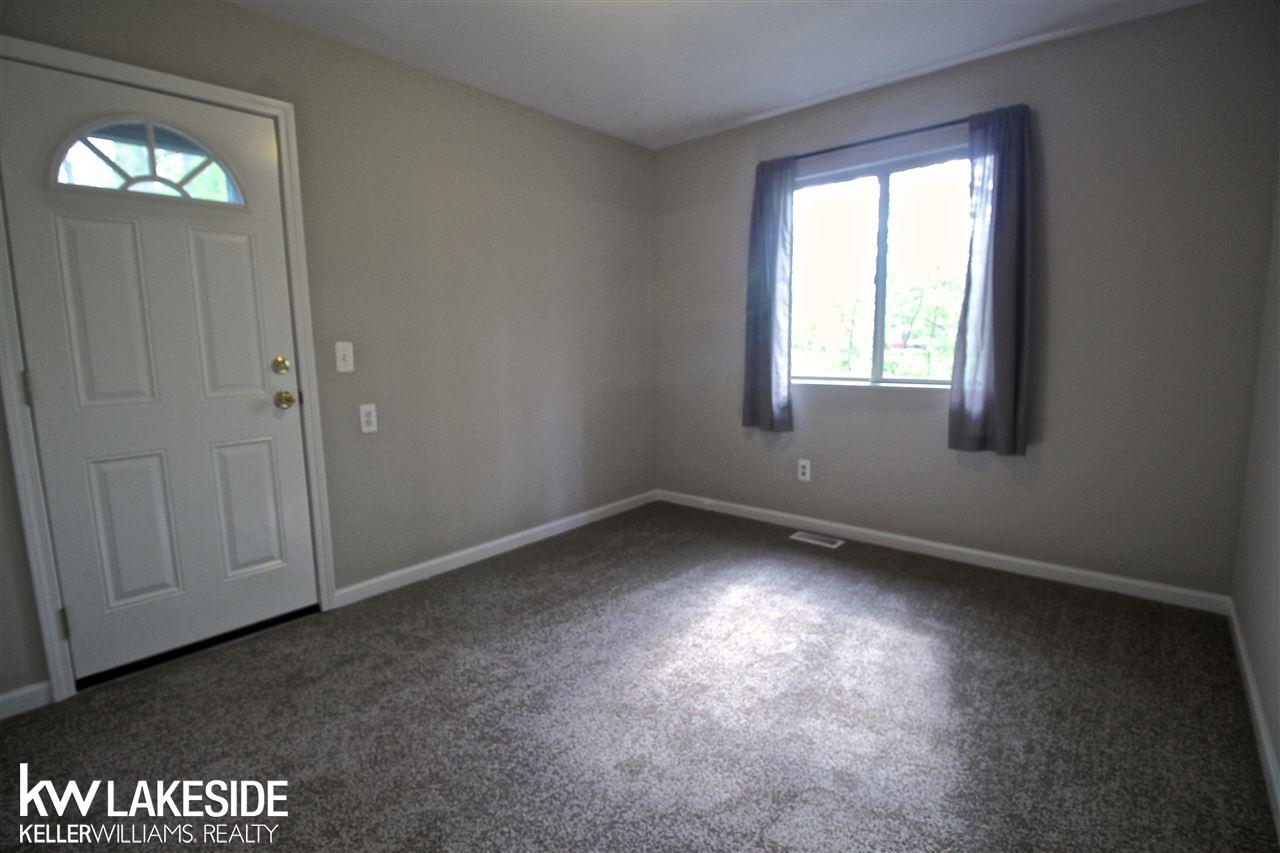 4731 Siebert Road Waterford, MI 48328 - Photo 18 of 27 31380123-17.JPG