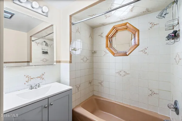 $269,900 | 246 East Campbell Road, Rotterdam, NY 12303