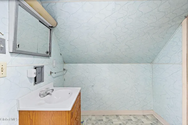 $269,900 | 246 East Campbell Road, Rotterdam, NY 12303