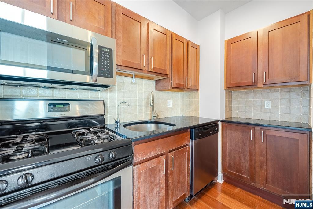 4 Horizon Road, Unit 1210 Fort Lee, NJ 07024 - Photo 7 of 29
