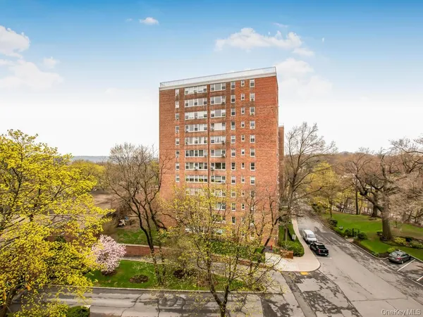 $3,300 | 4525 Henry Hudson Parkway West, Unit 1202 | Riverdale