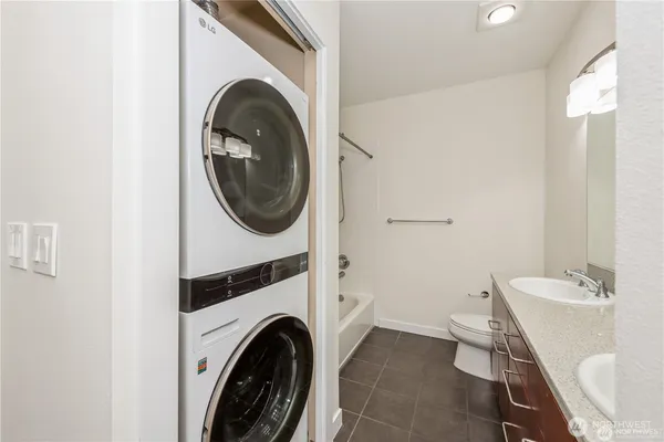 $2,300 | 655 Crockett Street, Unit A405, Seattle, WA 98109