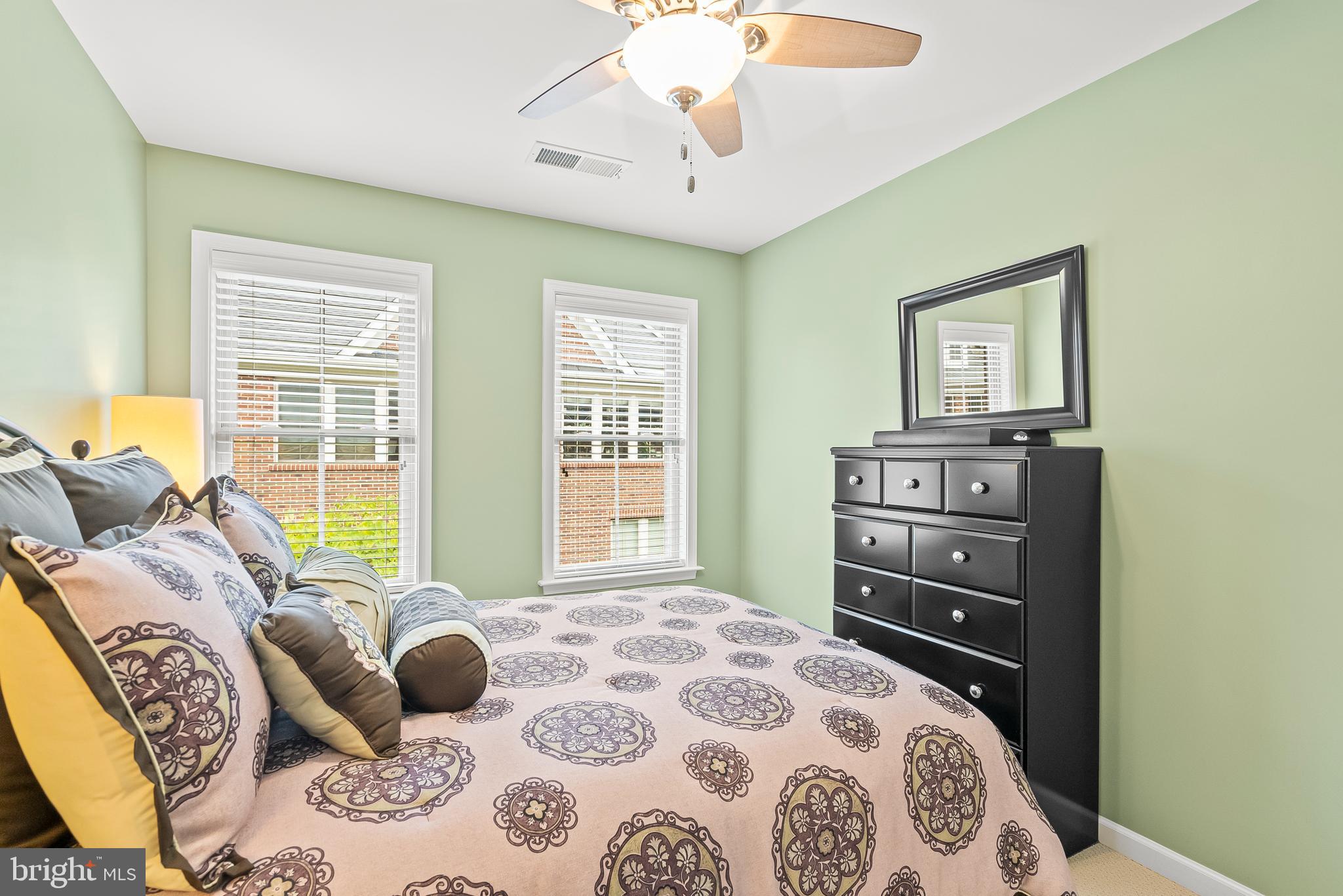 3409 Kemper Road Arlington, VA 22206 - Photo 30 of 58 Bright & Sunny