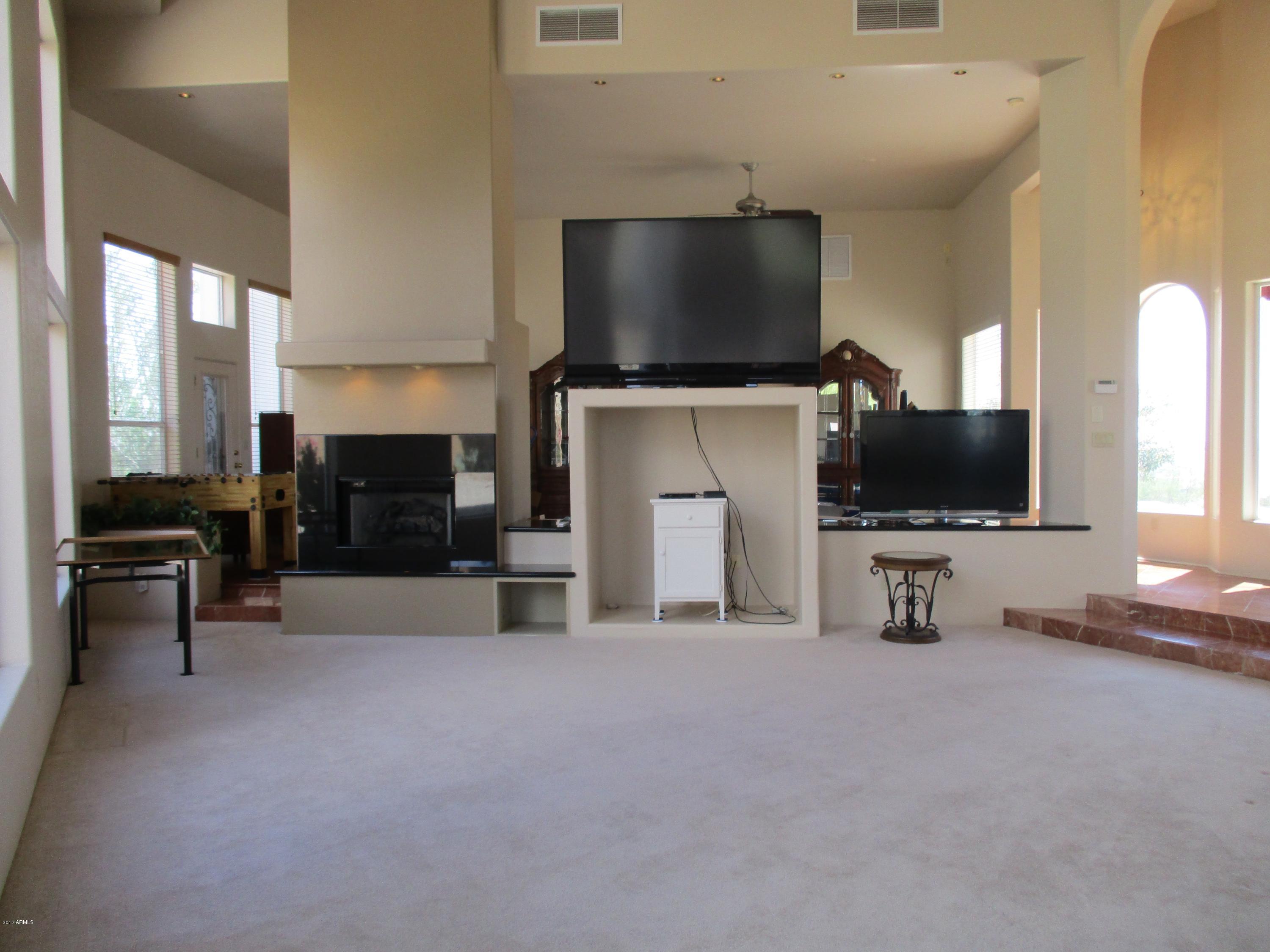 2561 North Prospectors Road Apache Junction, AZ 85119 - Photo 61 of 67 kitchtolivingrm1