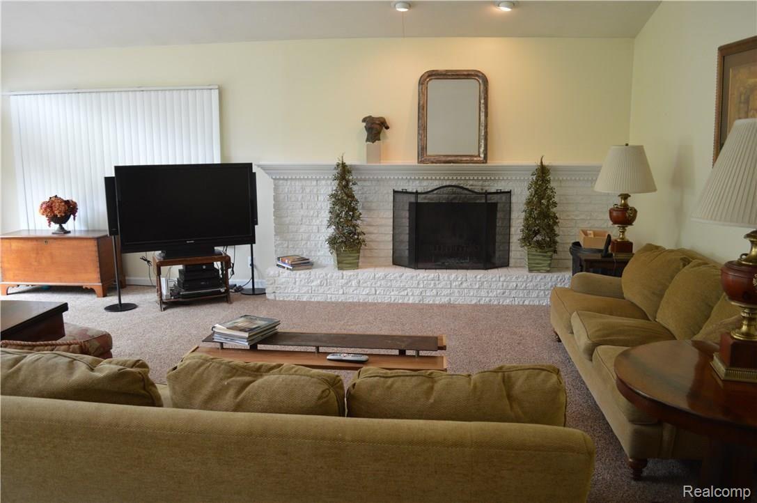 5550 Commerce Road West Bloomfield, MI 48324 - Photo 8 of 26 DSC_0280.jpg