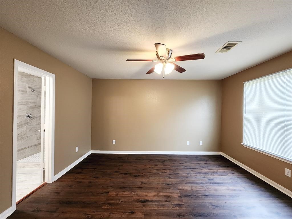 927 Paradise Road Baytown, TX 77521 - Photo 5 of 14