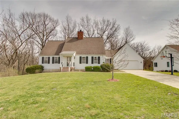 $289,000 | 9 Fox Hill Drive, Carlinville, IL 62626