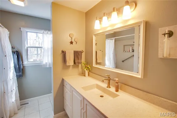 $289,000 | 9 Fox Hill Drive, Carlinville, IL 62626