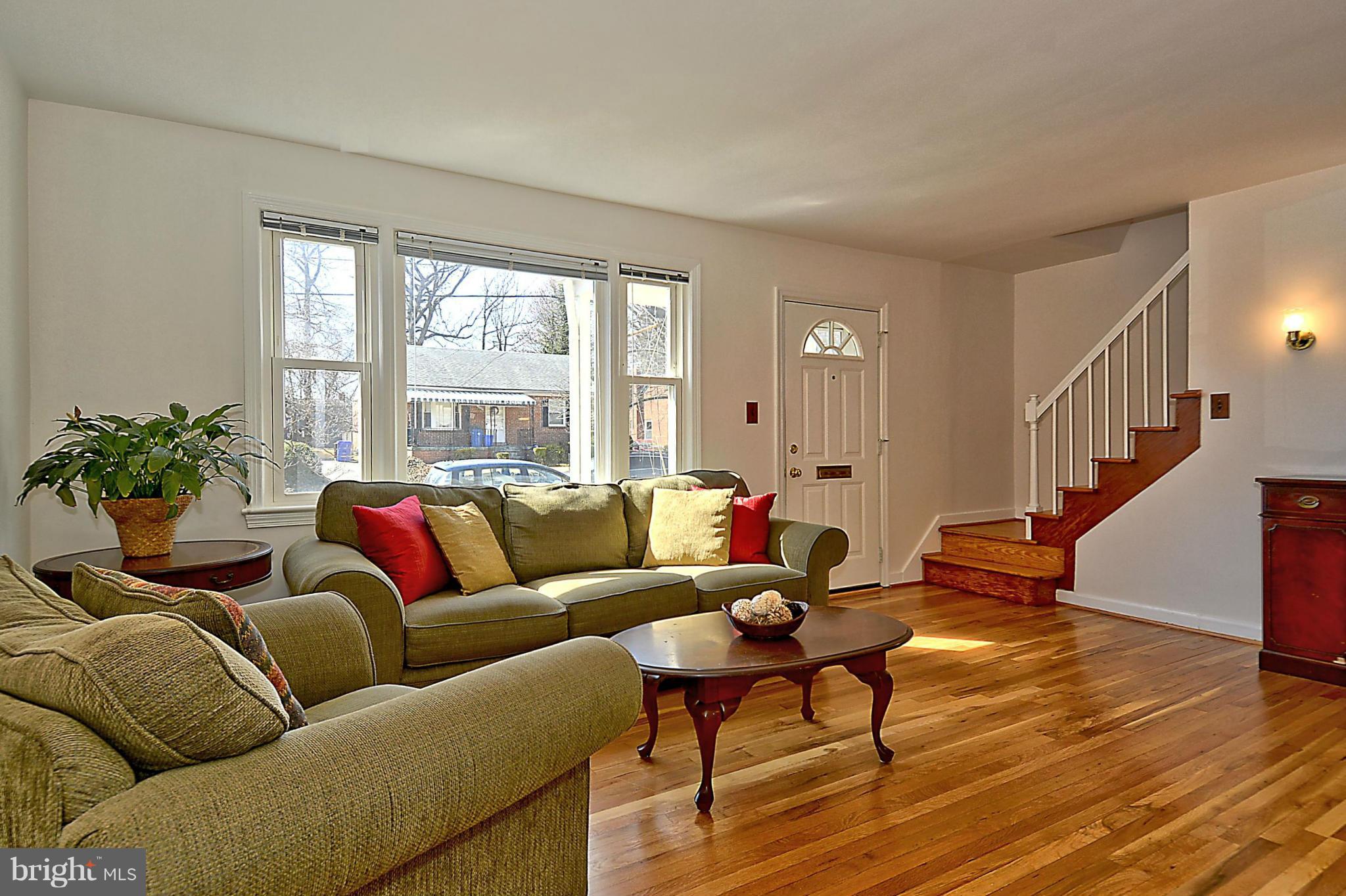 1617 Dublin Drive Silver Spring, MD 20902 - Photo 4 of 30 Living Room