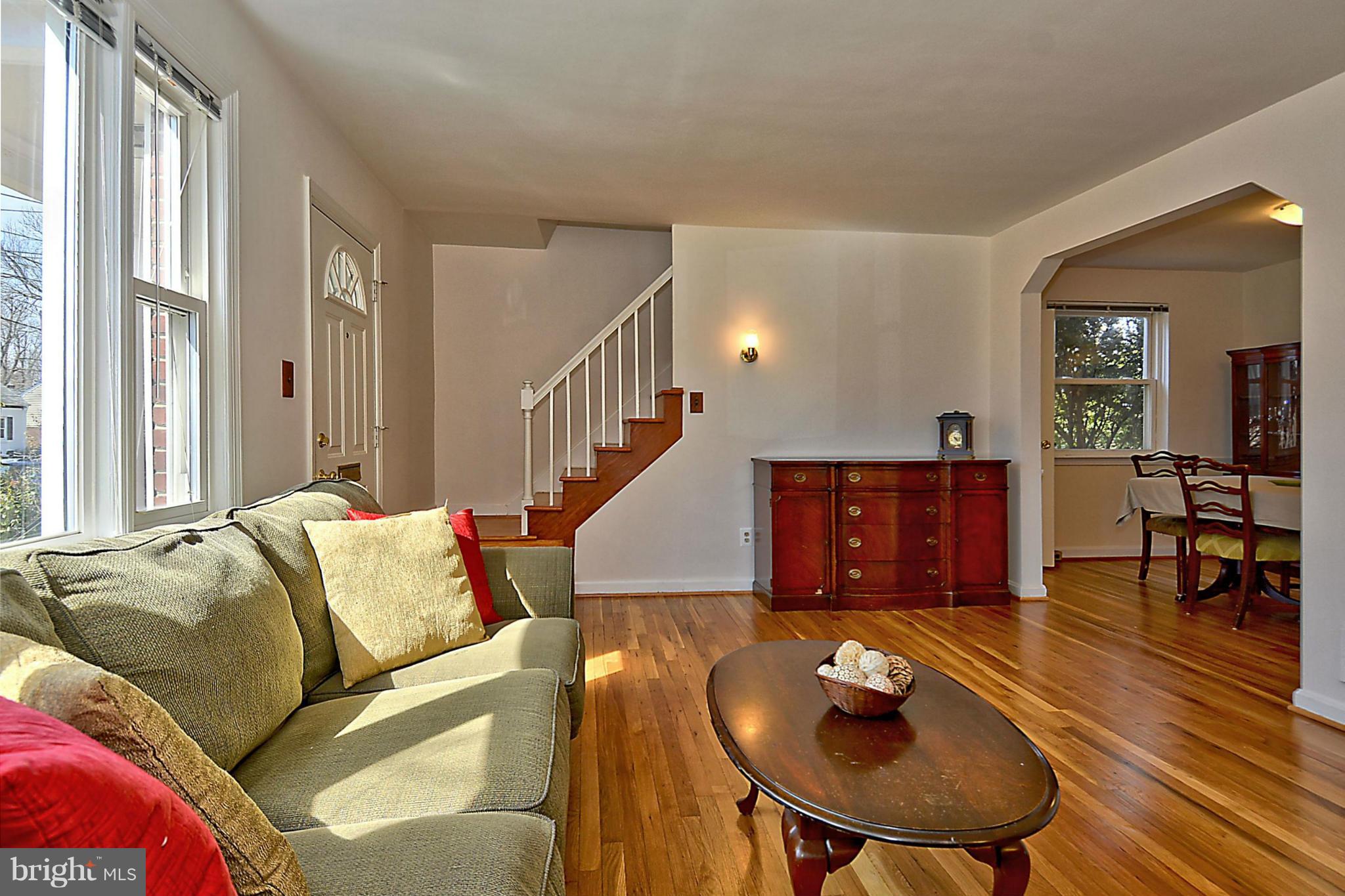 1617 Dublin Drive Silver Spring, MD 20902 - Photo 5 of 30 Living Room