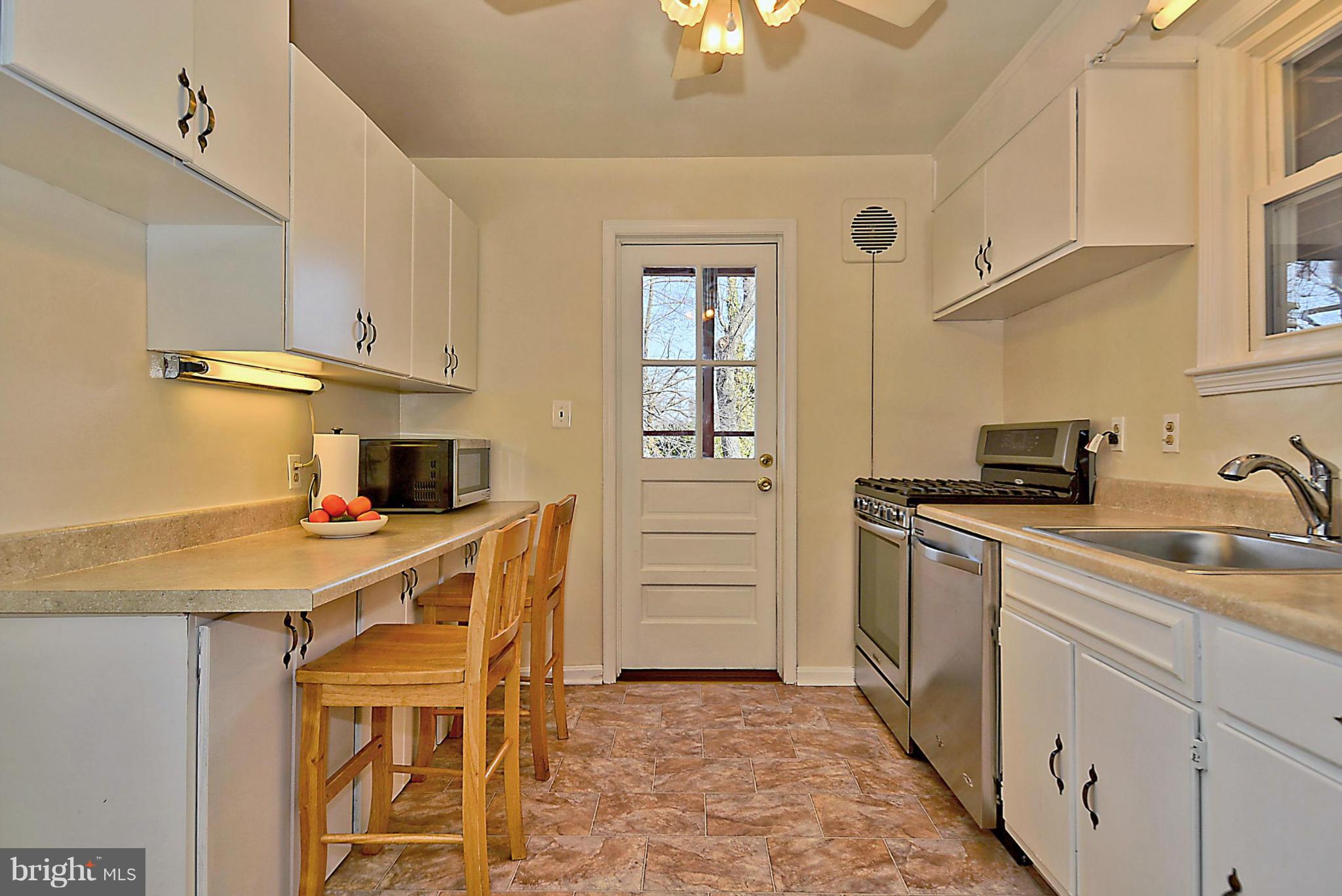 1617 Dublin Drive Silver Spring, MD 20902 - Photo 9 of 30 Eat-In Kitchen