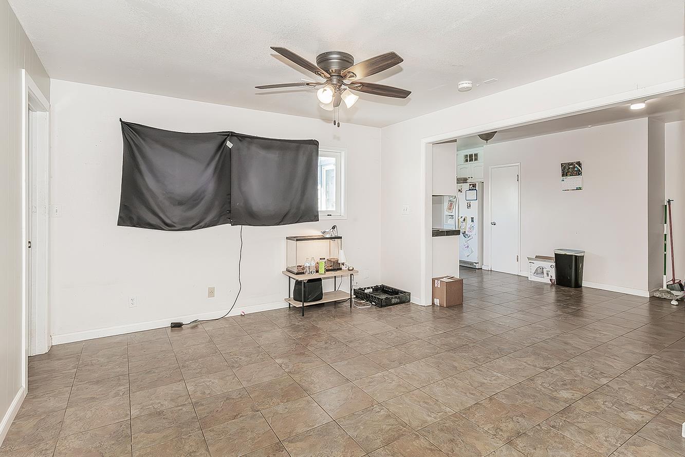 17209 East Floral Avenue Reedley, CA 93654 - Photo 8 of 48