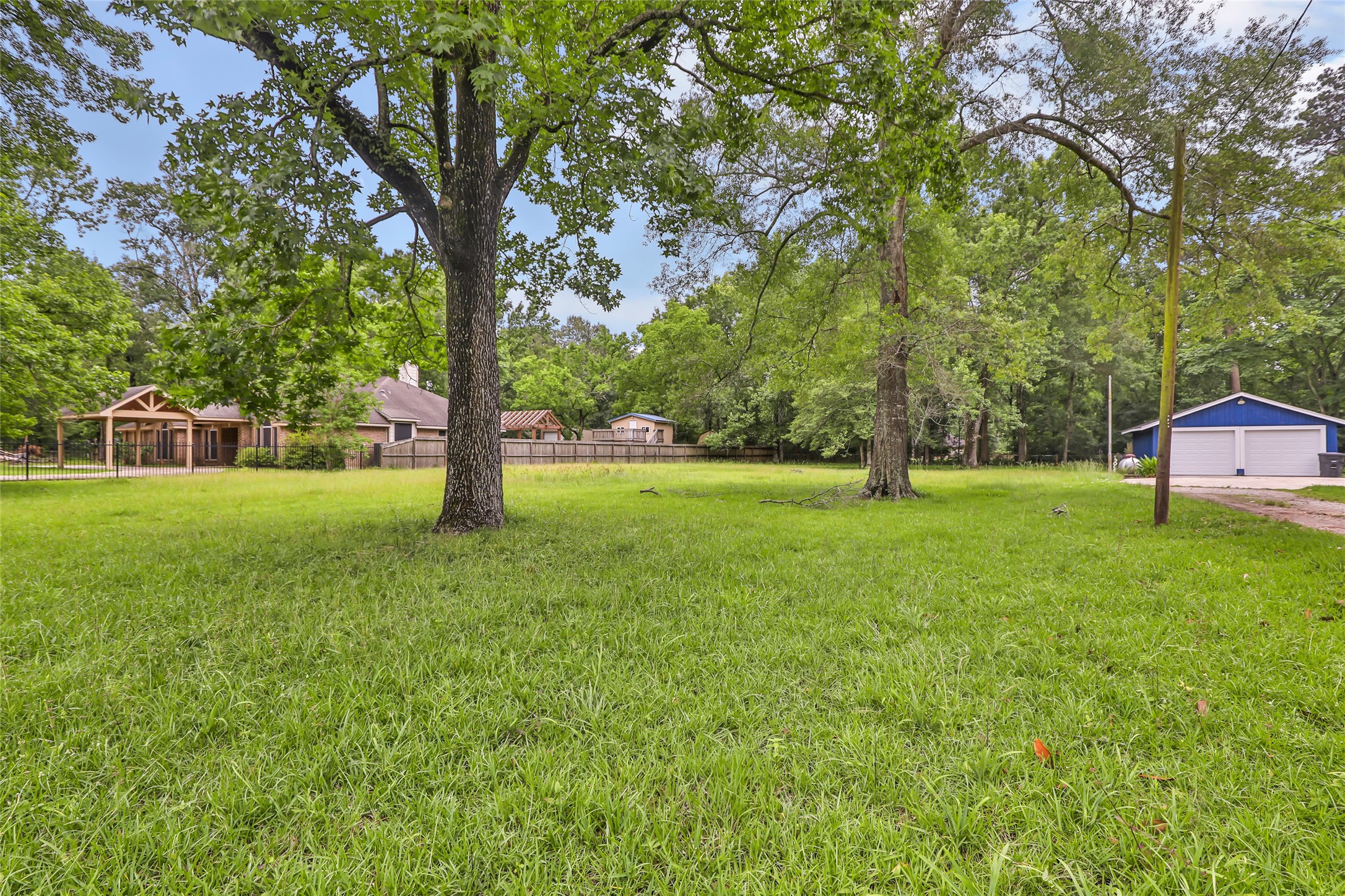 922 Lake Glen Road Houston, TX 77336 - Photo 26 of 27 Side Yard