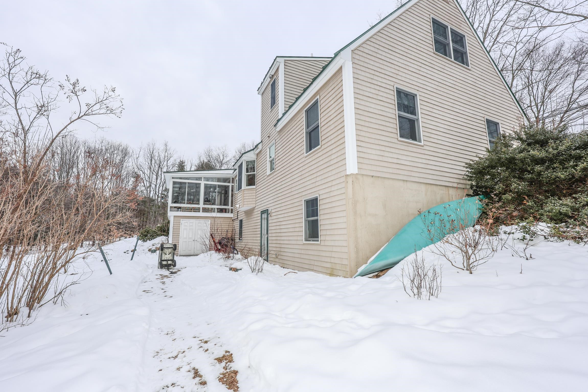 36 Putney Road Bow, NH 03304 - Photo 3 of 50