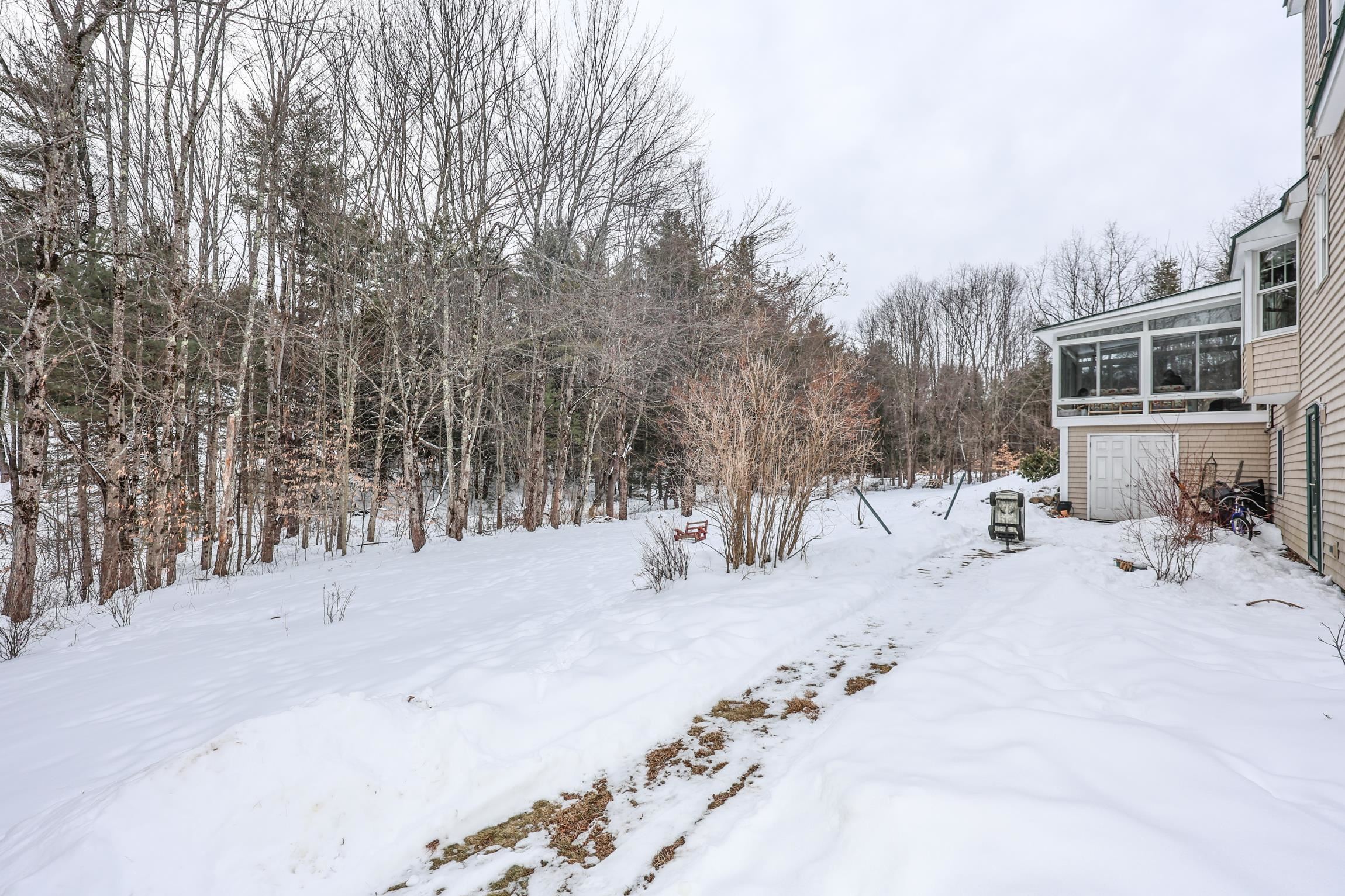 36 Putney Road Bow, NH 03304 - Photo 4 of 50