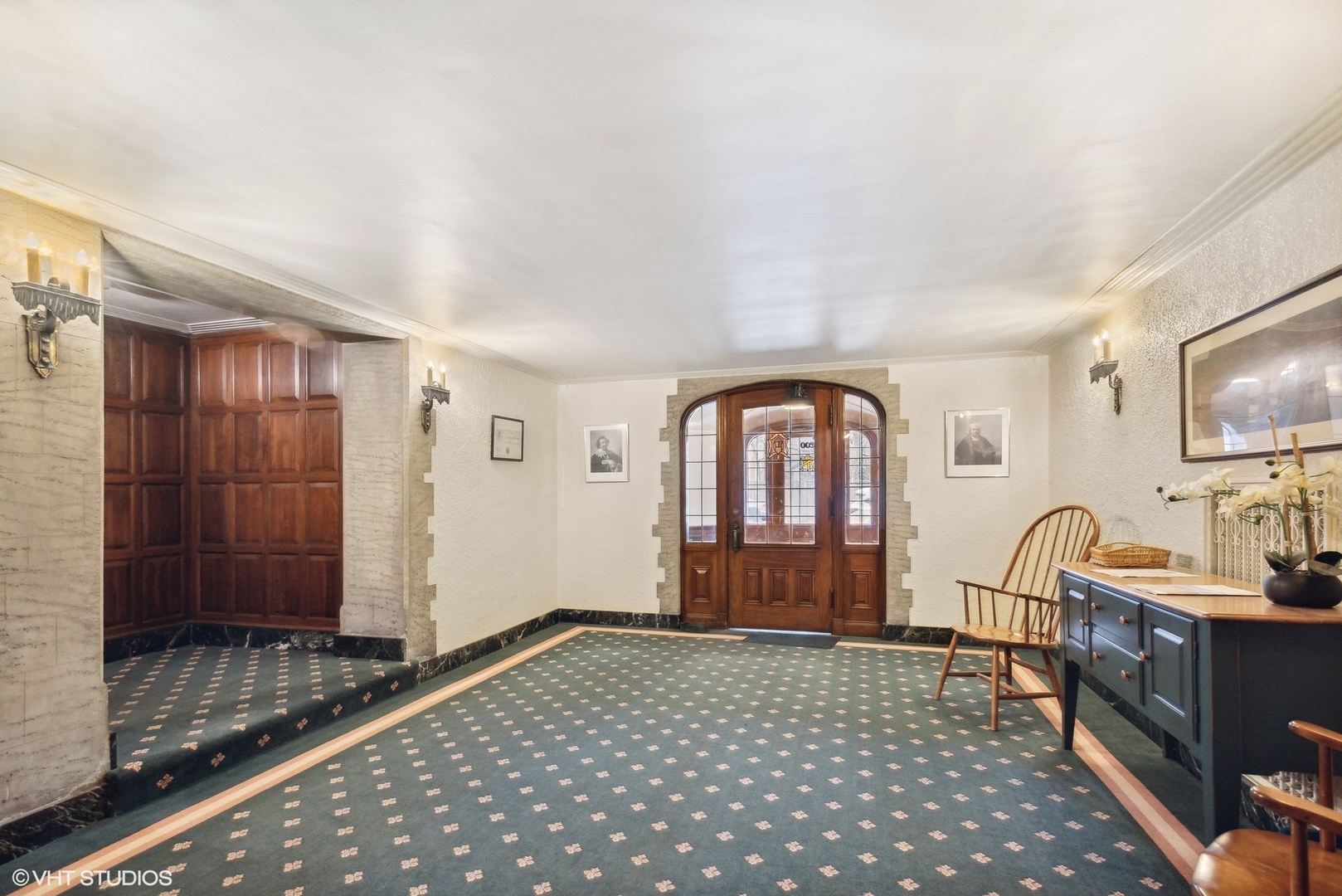 200 Lee Street, Unit 1B Evanston, IL 60202 - Photo 24 of 26 a bedroom with furniture window and flowerpot