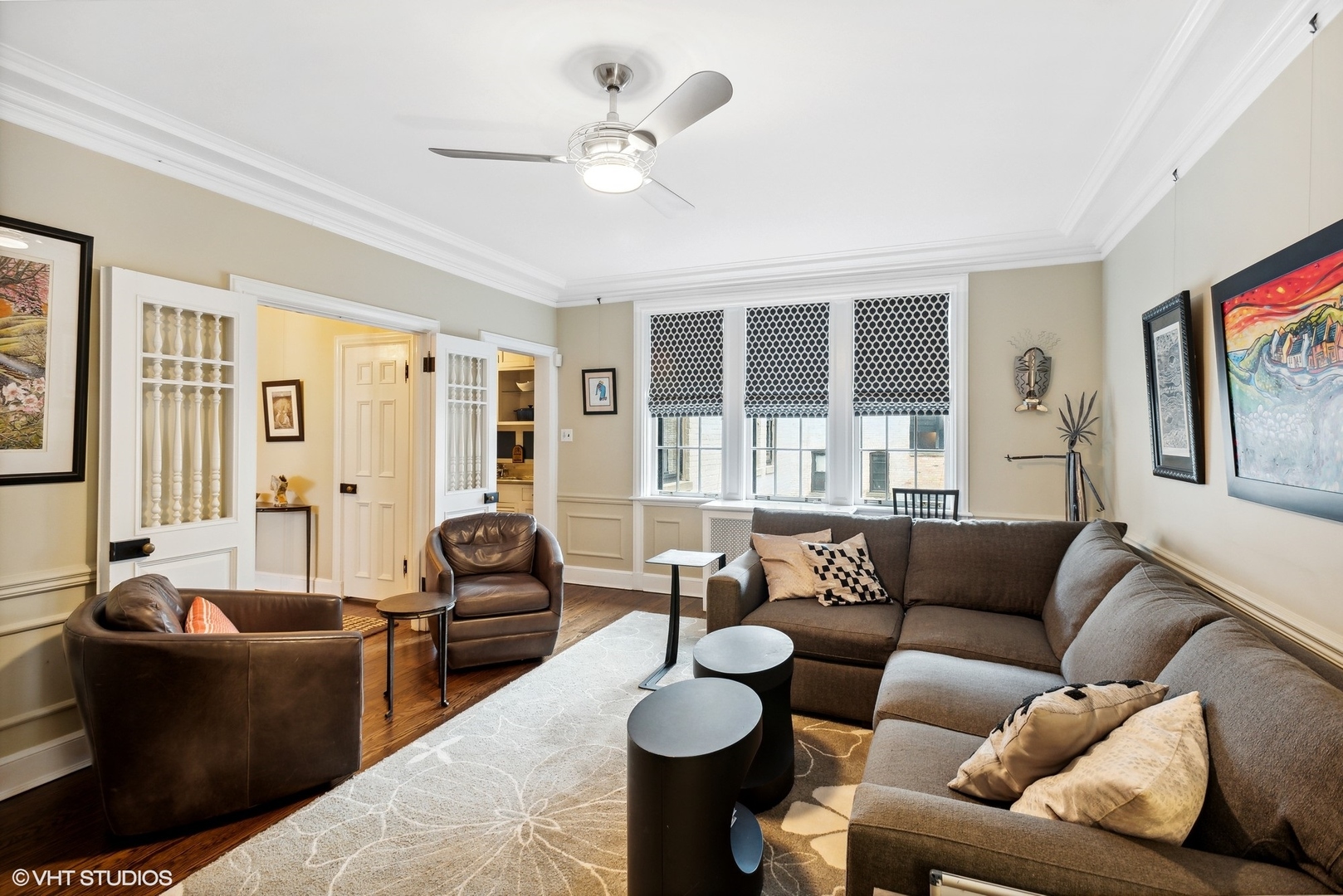 200 Lee Street, Unit 1B Evanston, IL 60202 - Photo 7 of 26 a living room with furniture and a large window