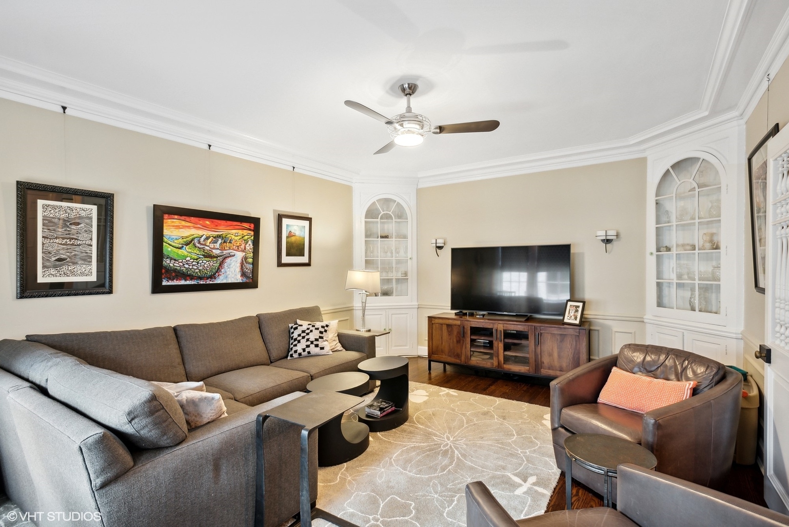 200 Lee Street, Unit 1B Evanston, IL 60202 - Photo 8 of 26 a living room with furniture and a flat screen tv