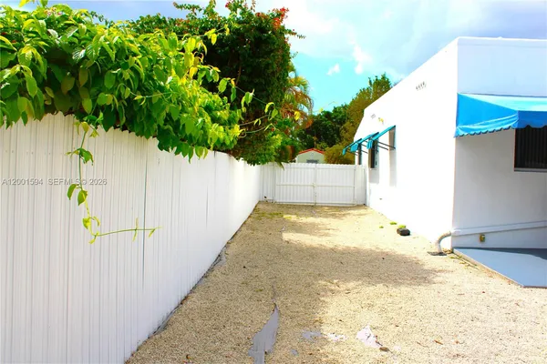 $3,000 | 2253 Southwest 10th Street, Miami, FL 33135