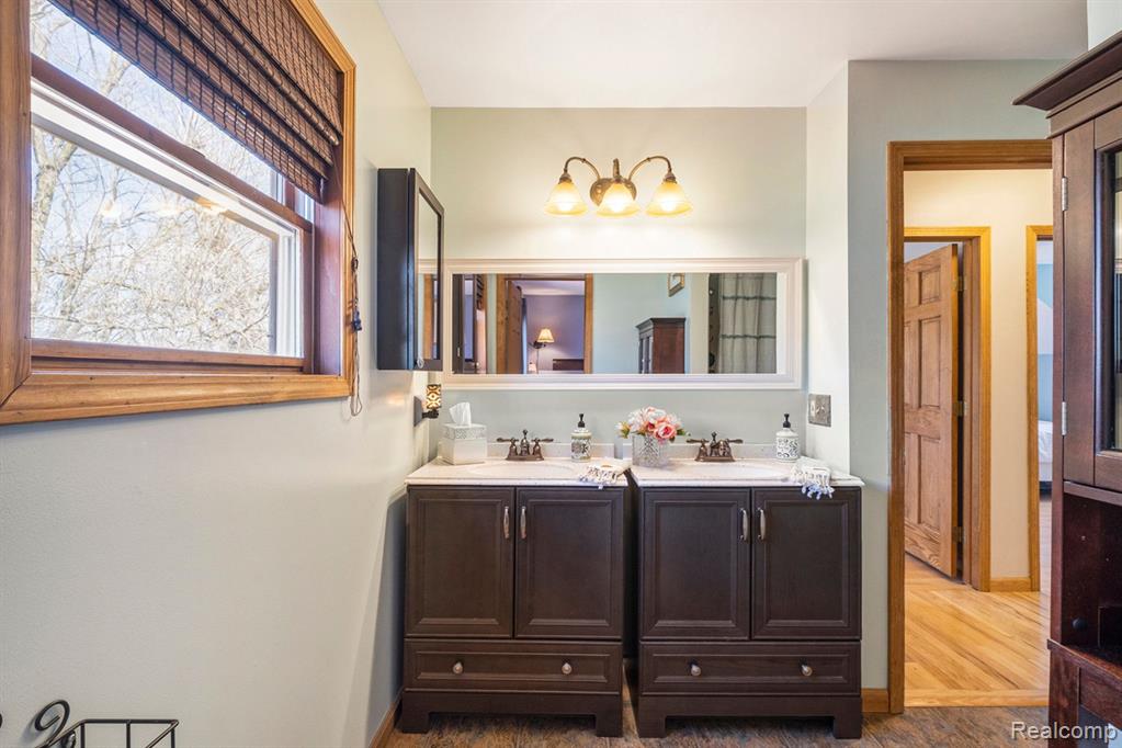 6475 Hartland Road Fenton, MI 48430 - Photo 19 of 38
