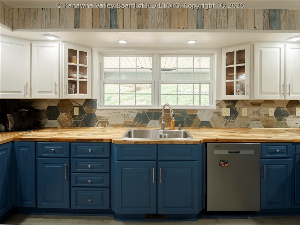 856 Hurricane Creek Road Hurricane, WV 25526 - Photo 12 of 48 Gallery Image 12