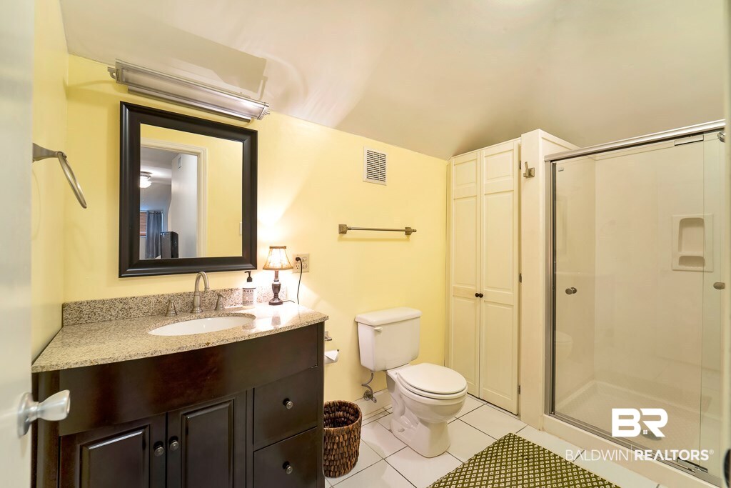 1811 Spring Hill Avenue Mobile, AL 36607 - Photo 21 of 37 Upstairs Bath