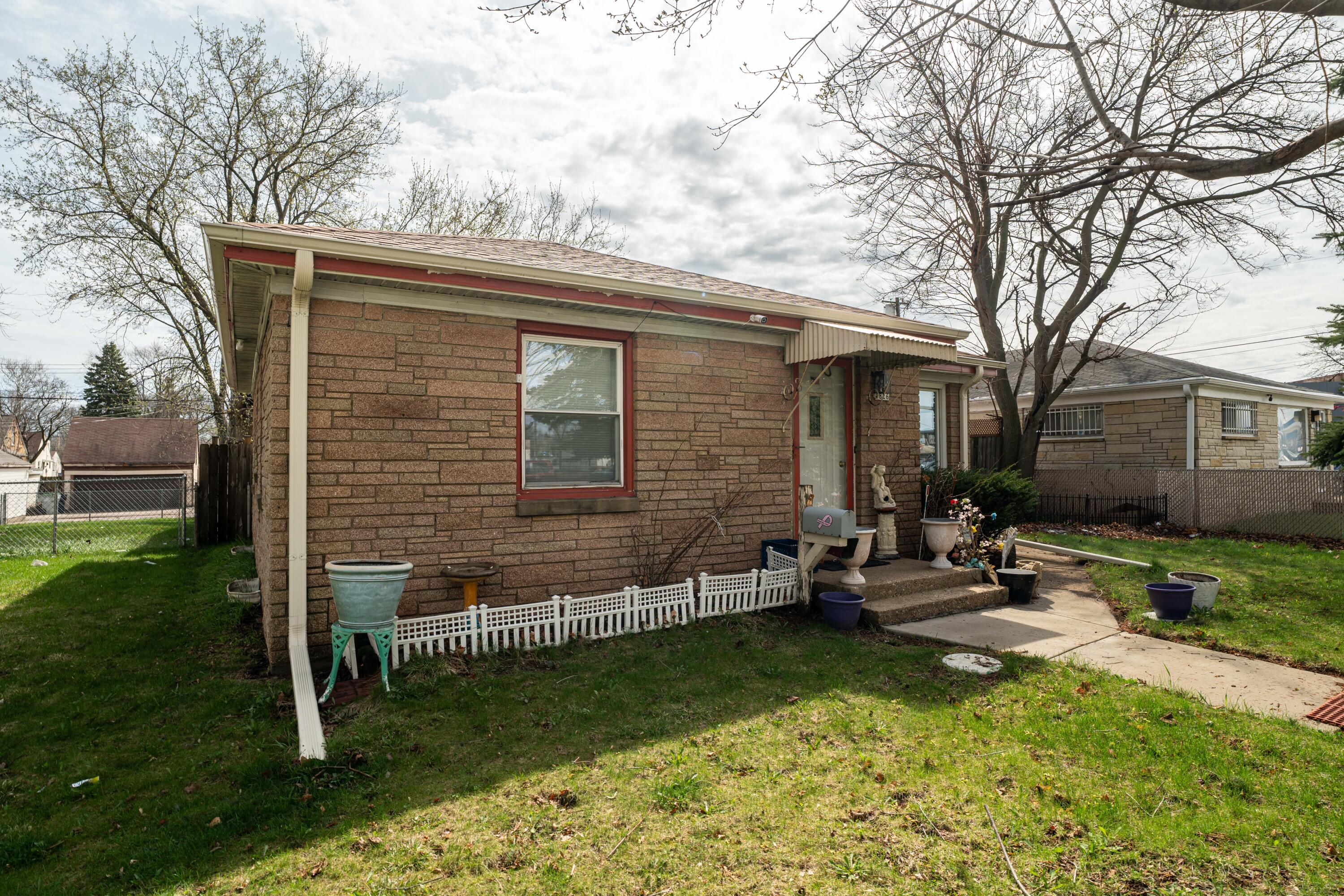 4826 North 76th Street Milwaukee, WI 53218 - Photo 1 of 10 Exterior